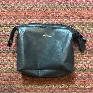 TRUFFLE BLACK ZIPPER TOILETRY TRAVEL BAG